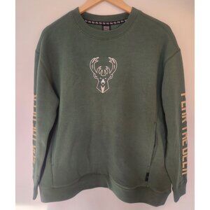 Stadium Essentials Men's Sz. M Green & Cream Milwaukee Sweatshirt